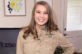 Conservationist bindi irwin has honoured her late father — crocodile hunter steve irwin — by giving her newborn daughter the middle names warrior irwin. Bindi Irwin Sie Verrat Das Geschlecht Ihres Kindes Gala De