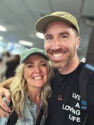 Airport reunion with @bigheartjourney 😍 Show tomorrow supporting  @swellseasonofficial @wolf_trap 21 years since I first saw @glenhansard  play and he lit the spark in me that I was going to be a