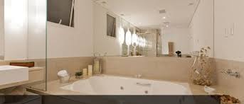 Con il tempo, persino la vasca da bagno più resistente, è soggetta ad usura anche per via della presenza di calcare nelle acque e agenti chimici (per esempio nei prodotti per la pulizia della. Sovrapposizione Vasca Da Bagno Brescia Trasformare Vasca In Doccia