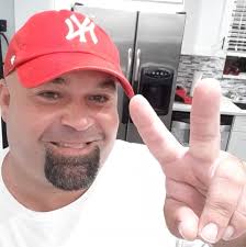 Mike Laury's Instagram, Twitter & Facebook