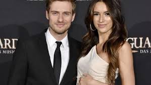 Juli ehelichte er seine freundin hanna weig (22). Jorn Schlonvoigt Romantische Hochzeit Mit Hanna Weig