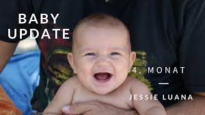 Ist aber noch zu früh für bewußtes lächeln oder ? Baby Update 4 Monat Entwicklung Beikost Baden Im Meer Youtube