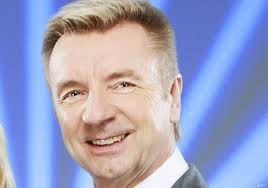 Christopher dean, a nottingham policeman, began his competitive ice dancing career with sandra elson as his partner and together they won the british junior title in 1974. Is Christopher Dean Gay Bisexual Or Straight Thegayuk