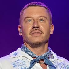 Taylor Swift Granted Restraining Order After Man Turned Up at Her L.A. Home