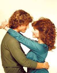 He grew up in the shadow of his older brothers, barry, and twins robin and maurice. Victoria Principal And Andy Gibb Dating Gossip News Photos
