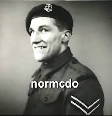 🇬🇧🌿🇦🇷 45 Cdo Sig Tp Moving from Sapper Hill to Port Stanley with  signallers marine Steve Neish and Cpl Bob Mordew leading.