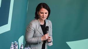 Die annalena baerbock, kanzlerkandidatin und bundesvorsitzende von bündnis 90/die grünen © kay nietfeld/ dpa. Grune Baerbock Entschuldigt Sich Wegen Nachtraglichen Anderungen In Ihrem Lebenslauf Das War Mist Politik