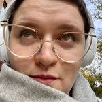 Annie Beebe's Instagram, Twitter & Facebook