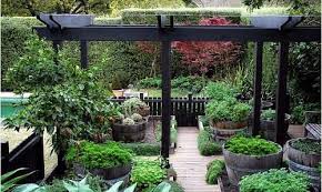 50 Small Urban Garden Design Ideas And Pictures Shelterness Urban Garden Design Small Urban Garden Design Urban Garden