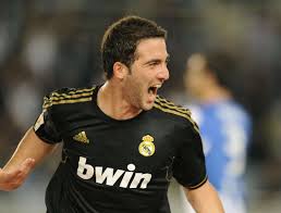 Gonzalo higuain has hinted that he plans on joining chelsea permanently this summer as he strives to secure champions league qualification for next season. Napoli Man City And Liverpool To Gazump Arsenal For Real Madrid S Gonzalo Higuain Sportslens Com