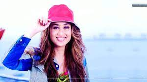 Pin By Aqsa Roy On Kareena Kapoor Kareena Kapoor Wallpapers Kareena Kapoor Ladies Tops Fashion