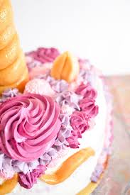 Layer Cake Licorne Framboises Chocolat Blanc Gateau D Anniversaire Amandise Chocolat Blanc Layer Cake Gateau Anniversaire