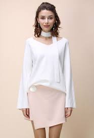 Check spelling or type a new query. Tendresse Pull Blanc Avec Col V Et Manches Evasees Retro Indie And Unique Fashion