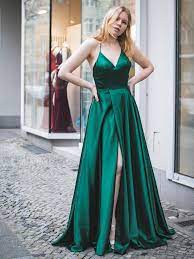 Robe De Soiree Simple Vert Sapin Longue Satin Avec Fente Bretelle Robe De Soiree Simple Robe De Soiree Verte Idees Vestimentaires