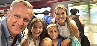 Check spelling or type a new query. Turismo Social Felipe Kast Llevo A Sus Hijos Al Metro Para Conocer A Los Rotos
