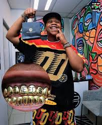 Young Stunna shows off his grillz 💎😁🔥