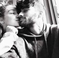 النشرة الفنية جيجي حديد تكشف عن هدية زين مالك لها بعيد الحب بالصور Elfann Gigi Hadid And Zayn Gigi Hadid And Zayn Malik Zayn