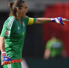 Roar goalkeeper nadine angerer was named fifa women's world player of the year, at the same ceremony in which cristiano ronaldo claimed the angerer, a veteran of 127 games for germany, became the first goalkeeper to win the award, which has usually gone to players in attacking positions. Nadine Angerer Bei Einer Wm Brauche Ich Ein Einzelzimmer Welt