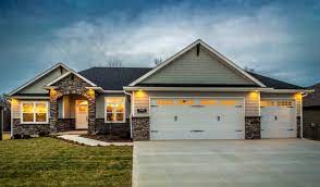 3 bedroom house, 2 bathrooms, living room, kitchen with scullery, dinning area, office, alarm, electric fence, double garage and extra parking space. Single Family Home Rentals Beacon Street Properties