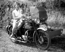 1961 Yvonne Carl With Triumph Speedtwin Sidecar With Pram 5nf620b 10 Sidecar Motorcycle Old Motorcycles