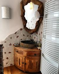 Schone Losung Fur Kleine Badezimmer In 2021 Badezimmer Eckschrank Badezimmer Kleines Zimmer