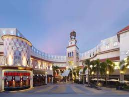 The aventura mall is one of florida's largest, located to the north of miami's downtown and with the mall is one of the largest in florida, with more than 200,000 square metres spread out over three. Aventura Mall New Year S Eve 2020 Celebration Issuewire