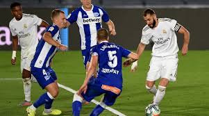 El deportivo alavés vence al real madrid en valdebebas con un gol de penalti de lucas pérez y un tanto de joselu tras error de courtois. Football News Real Madrid Vs Alaves Goal Video Highlights Karim Benzema Stars As Los Blancos Go Four Point Clear Latestly