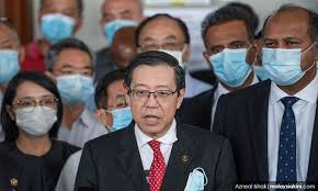Untuk dibahaskan, lim guan eng menuduh pas sebagai menikam pakatan rakyat dari belakang. Malaysiakini Comment The Target On Lim Guan Eng S Back