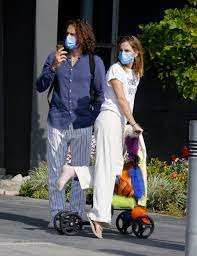 Emma spoke out after a tabloid claimed her boyfriend, leo robinton, was her rumored fiancé. Emma Watson With Her Boyfriend Leo Robinton Out In Los Angeles Gotceleb