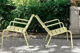 In 2004, fermob asked frederic sofia to reinterpret the legendary chairs and armchairs of the jardin du luxembourg, created in 1923 in the paris parks department workshops, and which fermob still manufactures today for the city's public gardens. Lounge Sessel Luxembourg Fermob Gartenmobel