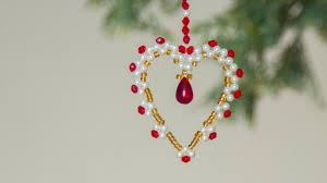 A simple bead net to put over a basic glass ornament. Diy Beaded Heart Christmas Ornaments Christmas Decoration Ideas 2019 Beads Art Youtube