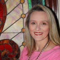 Lori Gresham's Instagram, Twitter & Facebook