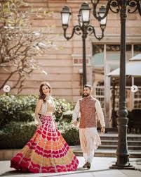 During this, zaid darbar's father and veteran musician ismail darbar was seen singing in the song lut gaye hum teri mohabbat of 'hum dil de chuke sanam'. Gauahar Khan Breaks Silence On Age Difference Between Her And Zaid Darbar Says He Is Few Years Younger But Not 12