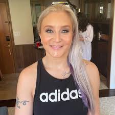 A day in the life! 💄 🎬 🚲 🤱🏽 👩🏽‍💻 I documented my work schedule a  couple of months ago for The Lily. 📝 Shout out to my husband, glam, the  studio