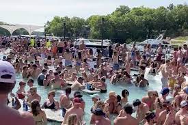 Photos by gum lake of the ozarks portrait & wedding photographer where every picture tells a story and we want to tell yours. After Crowding At Lake Of The Ozarks Missouri Officials Urge Quarantine The New York Times
