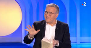 Ce n'est pas la première fois que le duo ruquier/barma se servent du buzz pour faire de l'audience et tout le monde savait que christine angot était trop sensible pour faire cette #yann moix #sandrine rousseau #christine angot #laurent ruquier #on n'est pas couché #eric naulleau #sonia devillers. On N Est Pas Couche Supprime Laurent Ruquier Contraint Aux Adieux Anticipes Pour Son Talk Show Du Samedi Soir Toutelatele