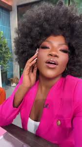 #CAMBIADEBRUJOQUEMEESTAYENDOBIEN #BUENASBUENAS #Tengolapersonalidad  #chikybombomreal #chikybombom #lavidamesaveafrutas