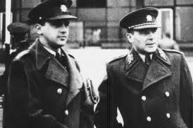 General education generál píka obdržel další vyznamenání,která byla původně prezentována na výstavě ve vojenském muzeu v praze a které jsou. Hithit General A Jeho Vrazi