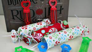 If you prefer us to supply the ribbon we can do this, we tie the one end for you and then leave the other end open so you can still fill the crackers yourself this size is the traditional christmas cracker size. Diy Fabric Christmas Crackers Lots Of Filler Ideas