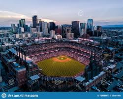 Denver colorado travel guide, denver, co. Schones Brummenfoto Von Denver Colorado Bei Sonnenuntergang Redaktionelles Stockfotografie Bild Von Horizont Feld 129381817