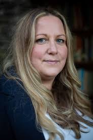 Ella Davidson's Instagram, Twitter & Facebook