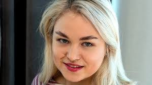 Kira Stone's Instagram, Twitter & Facebook