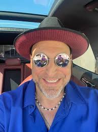 Hello everyone. I am a single Jewish female from Long Island New York. I've  never been married and no children. It would be great to meet a nice Jewish  gentleman here.