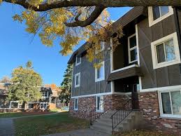 Large bedroom available for rent in sunset park short or long term stay. Moonraker Apartments Brooklyn Park Mn