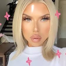 Alyssa Hyde's Instagram, Twitter & Facebook