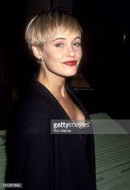Young Josie Bissett 406 594 Short Thin Hair Short Hair Styles Pixie Short Hair With Bangs