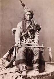 Le transfert des territoires indiens entre les mains des européens et plus tard des américains, eut lieu enfin, tous les indiens d'amérique sont citoyens du gouvernement américain depuis 1924. Anciennes Photos Old Pictures Les Indiens D Amerique Du Nord Images Amerindiens Photo Indien Indien Amerique