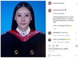 Jun 25, 2021 · ดาราสาว แตงโม นิดา รับบทแม่ค้าตั้งแผงขายเสื้อผ้า ขอบคุณแฟน. Rvbggbjzhi4nnm