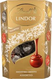 Czekolada chilli marki lindt excellence to propozycja dla wszystkich koneserów wyrafinowanych słodyczy o nietuzinkowym smaku i najlepszej jakości. Lindt Lindor Pralinki Z Czekolady Mlecznej Bialej I Gorzkiej Z Nadzieniem 200 G Drogeria Rossmann Pl