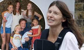 Gained fame as the wife of celebrity chef jamie oliver. Jamie Oliver S Wife Jools Reveals She Wants Sixth Child Daily Mail Online